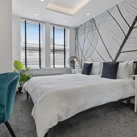 Roman View: Stylish 2-Bedroom Apartment with Netflix and EV Charging Leeds  Exterior photo