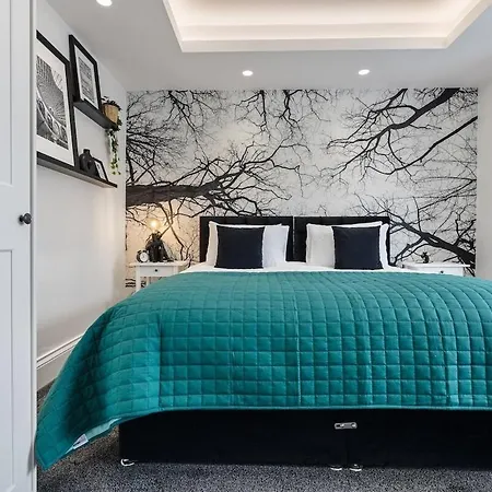 Roman View: Stylish 2-Bedroom Apartment with Netflix and EV Charging Leeds  Exterior photo