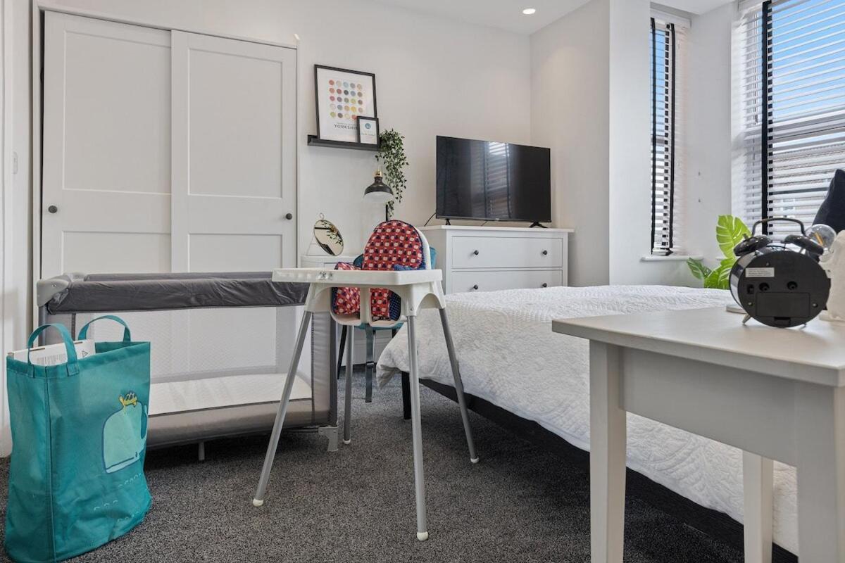 Apartment View: Stylish 2-bedroom With Netflix And Ev Charging Leeds (West Yorkshire)