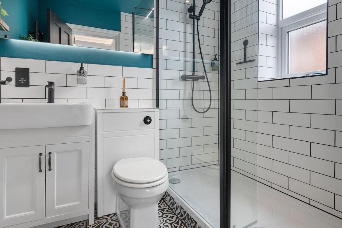 View: Stylish 2-bedroom With Netflix And Ev Charging Apartment