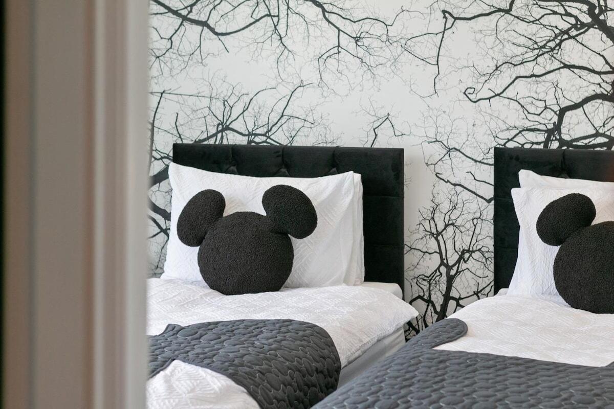 View: Stylish 2-bedroom With Netflix And Ev Charging * Leeds (West Yorkshire)