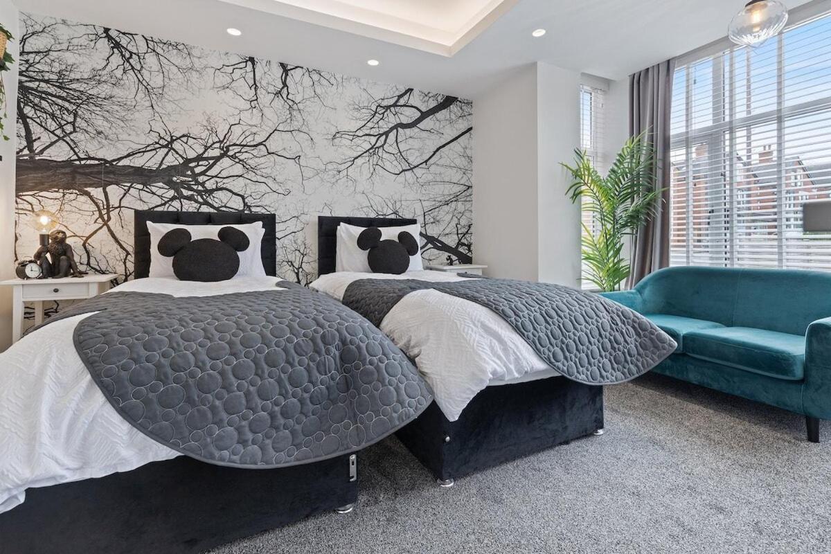 View: Stylish 2-bedroom With Netflix And Ev Charging Apartment
