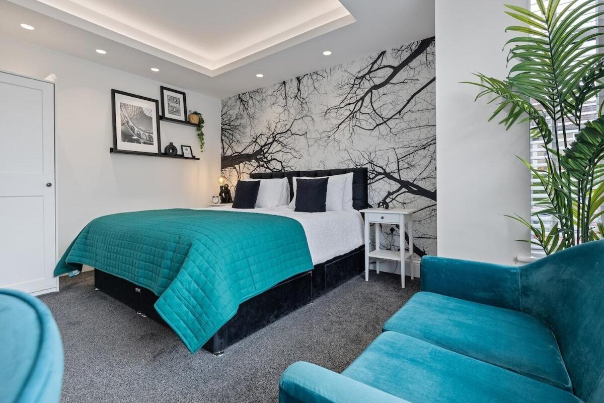 View: Stylish 2-bedroom With Netflix And Ev Charging Apartment *