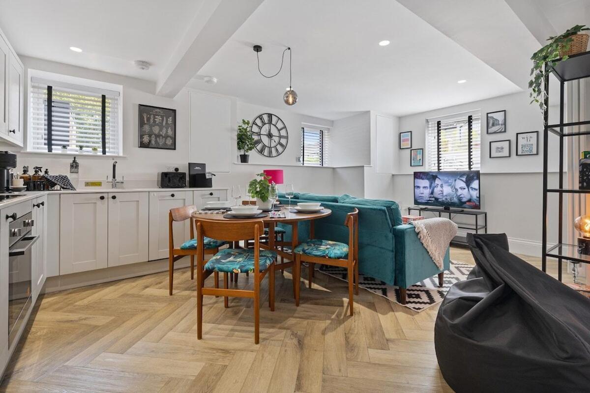 Apartment View: Stylish 2-bedroom With Netflix And Ev Charging Leeds (West Yorkshire)