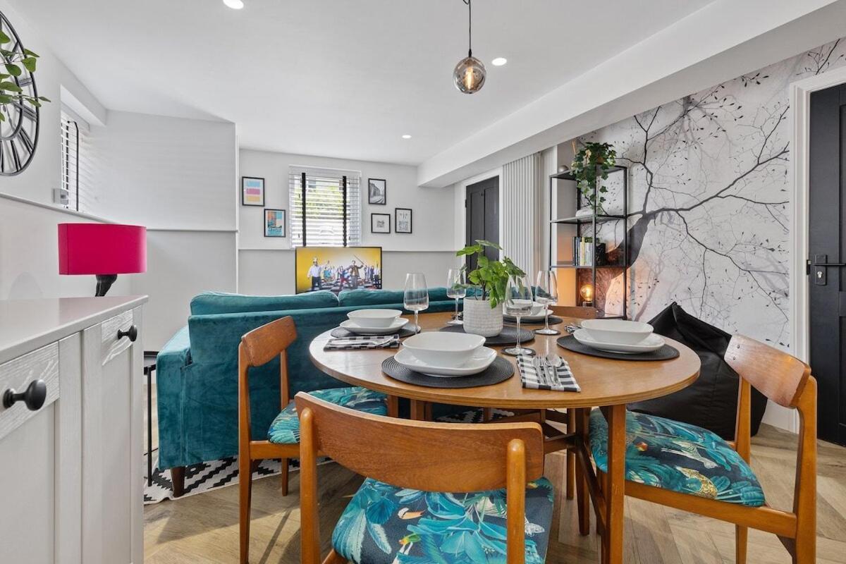 View: Stylish 2-bedroom With Netflix And Ev Charging