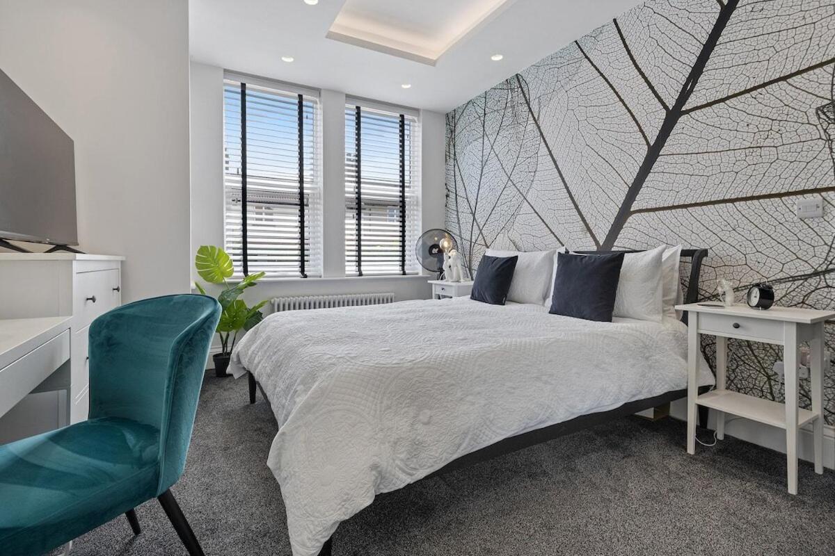 View: Stylish 2-bedroom With Netflix And Ev Charging Apartment *